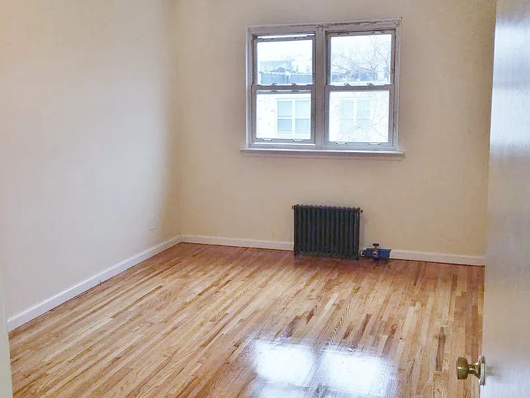 25-22 47th St #3F — Photo 5