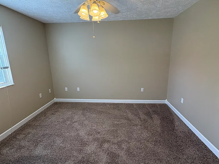 146 Brenda Ln — Photo 5