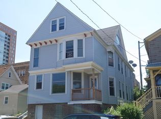 1823 E Windsor Pl, Milwaukee, WI 53202