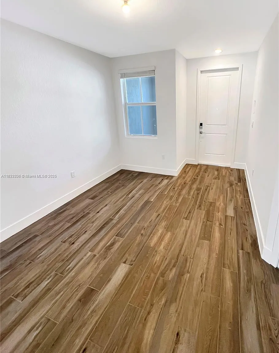 4 bed, 1860 sqft, $4,200 — Photo 4