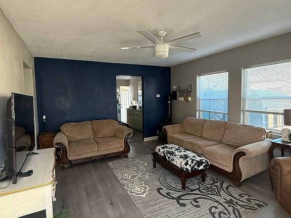 4th image of 2530 Campbell St