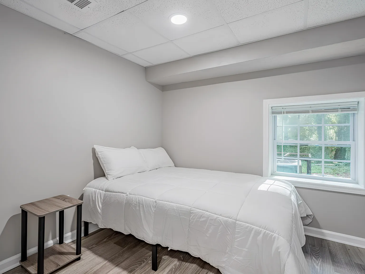 4 bed, 3.0 bath, 1125 sqft, $654 — Photo 1