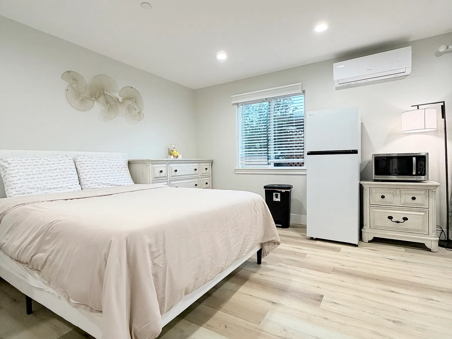 Studio, 550 sqft, $2,600 — Photo 2