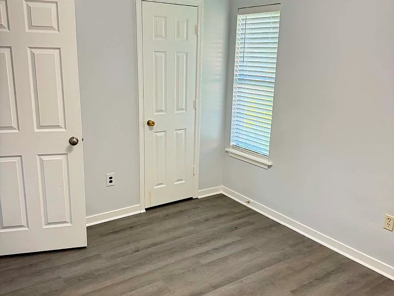 146 Ripon Ct — Photo 12