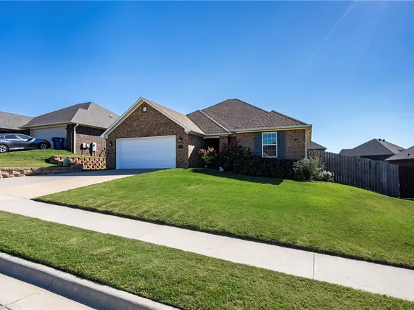 2121 Carlisle St, Gentry, AR 72734