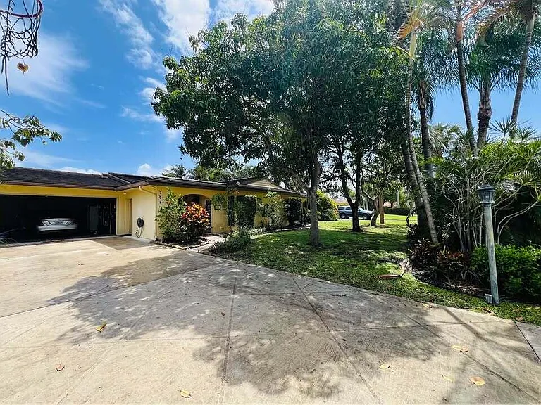 7834 Edgewater Dr — Photo 46