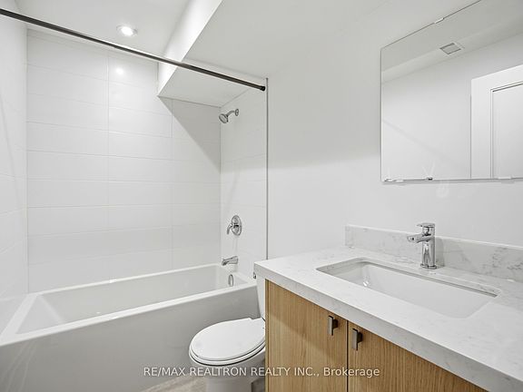 5th image of 220 Hillhurst Blvd #1