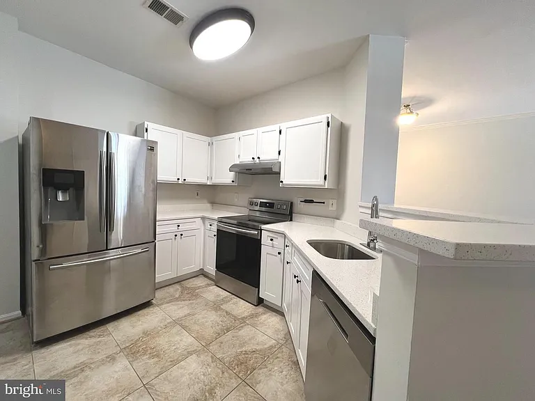 1439 Nestlewood Ct — Photo 11