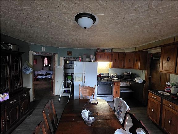 5th image of 705 Thompson St