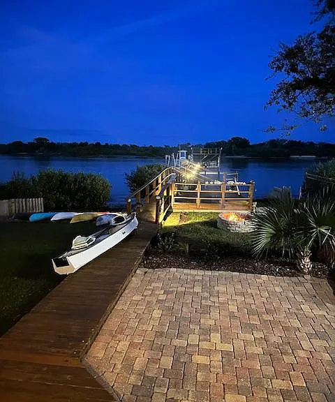 1405 S Riverside Dr — Photo 20