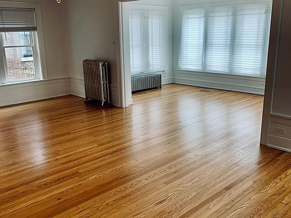 3rd image of 1420 W Farragut Ave APT 1