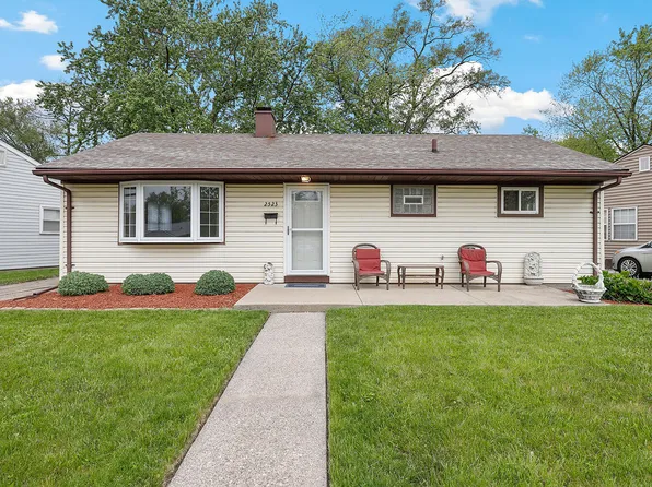 2523 Wicker Park Dr, Highland, IN 46322