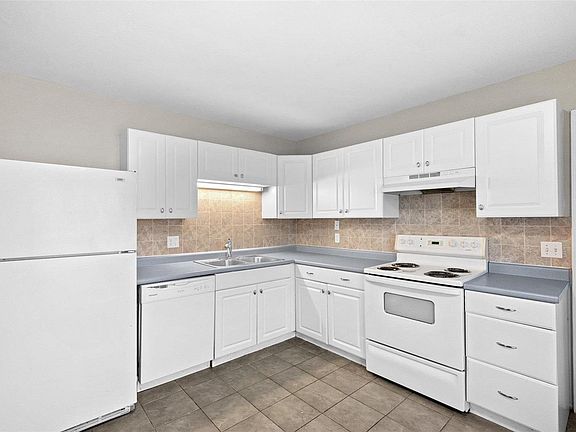 3rd image of 2421 Lowell Ln