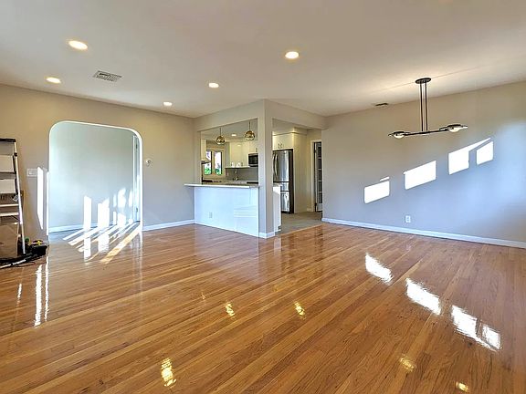 4th image of 25116 Gaskell Rd