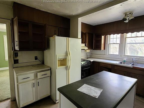 4th image of 1600 E Woodland Dr