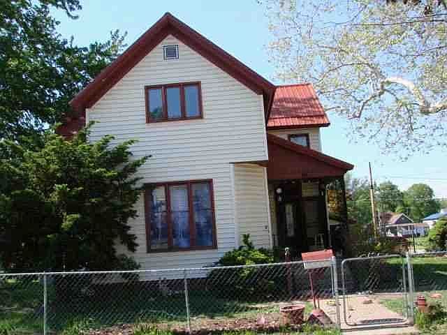 1st image of 26 E Spring St