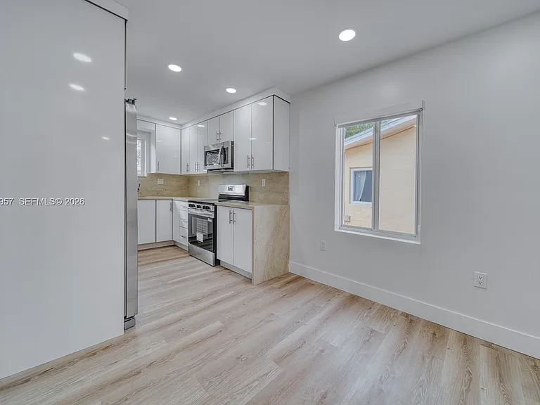 4345 SW 5th Ter — Photo 6