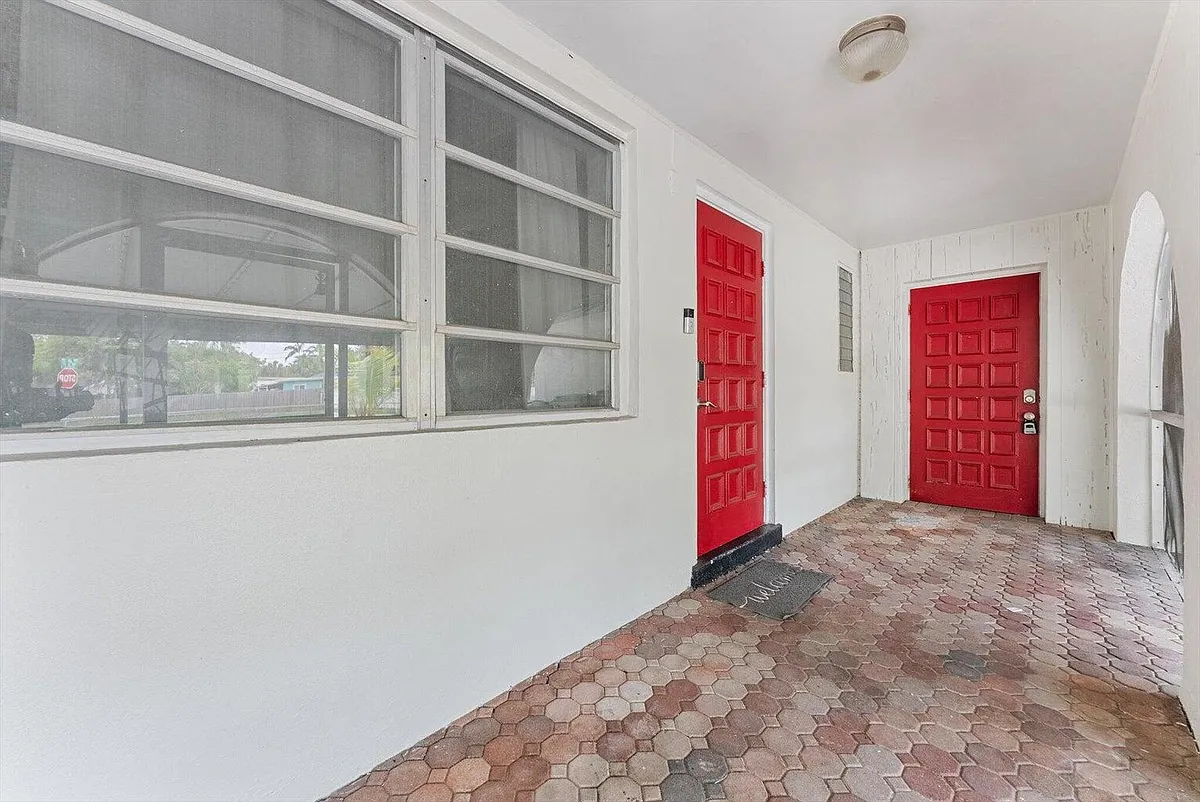 Building Photo - 3101 SW 16th St