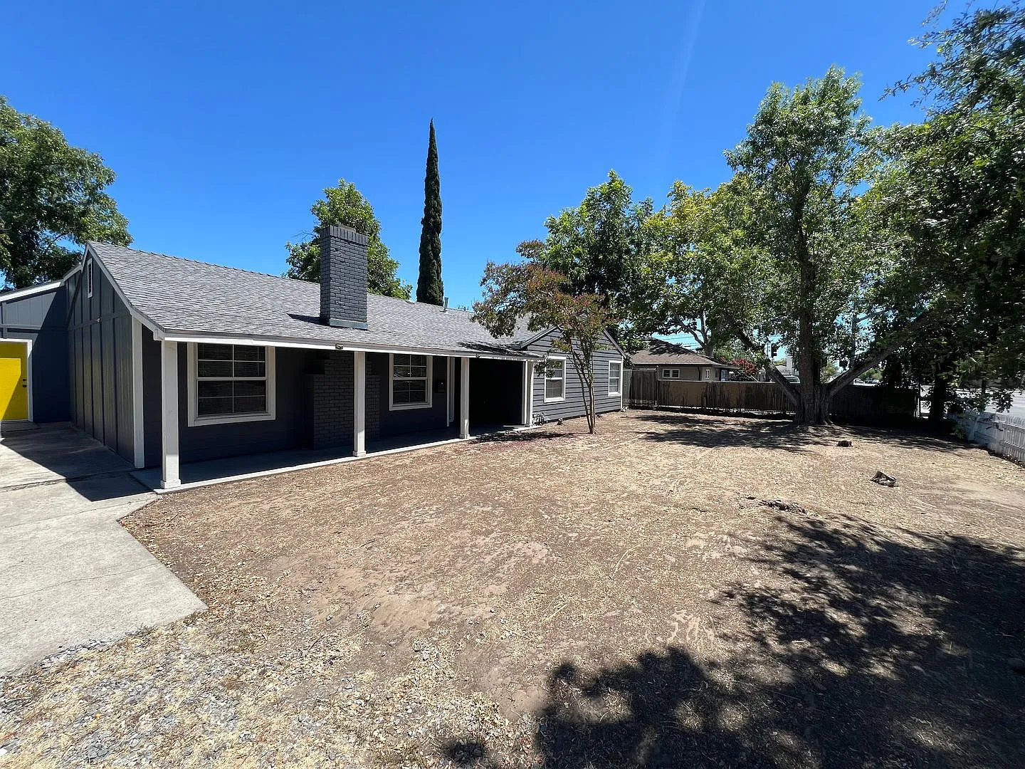Beauitfully upgraded 3 Bedroom on large lot! — Photo 1