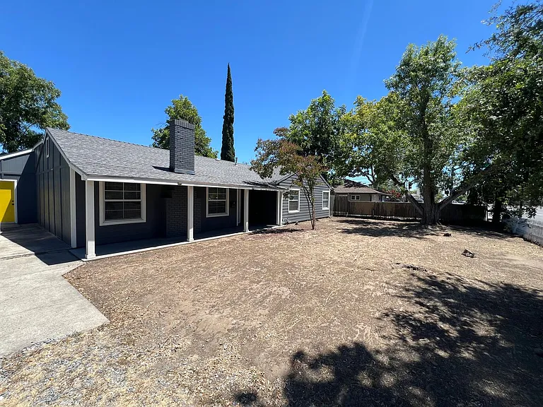 2504 Eastern Ave — Photo 1