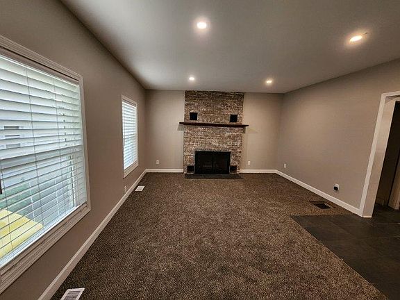 3rd image of 433 N Byrkit Ave
