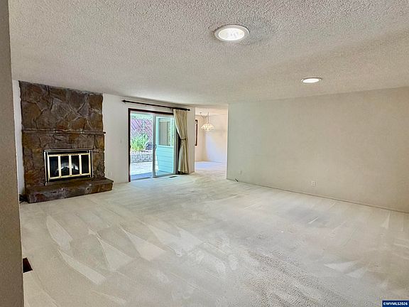 3rd image of 1852 Woodstock Cir NW