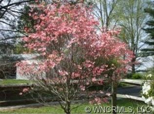 14 Stoney Nob Dr, Hendersonville, NC 28792