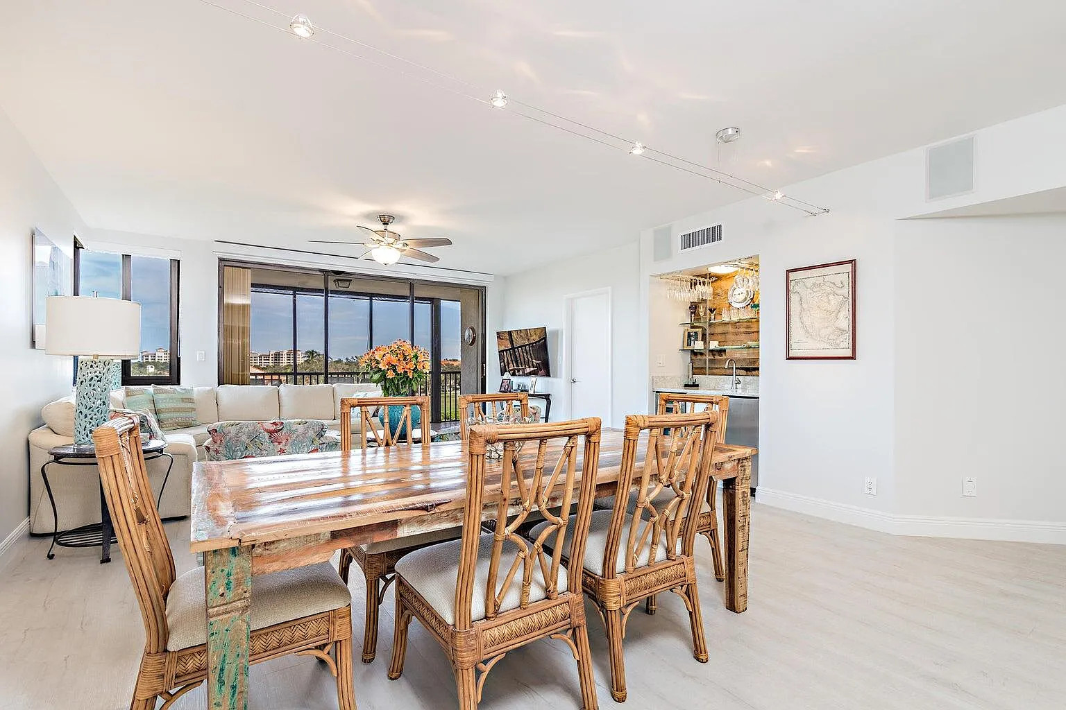 2 bed, 2.0 bath, 1470 sqft, $4,500 — Photo 2