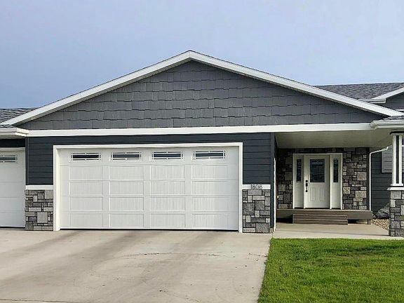 3rd image of 1007 Nano Nagle Ave NE