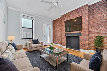 564 Hudson Street, #5