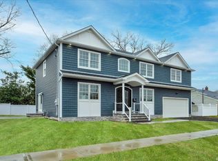 343 Eastlake Ave, Massapequa Park, NY 11762