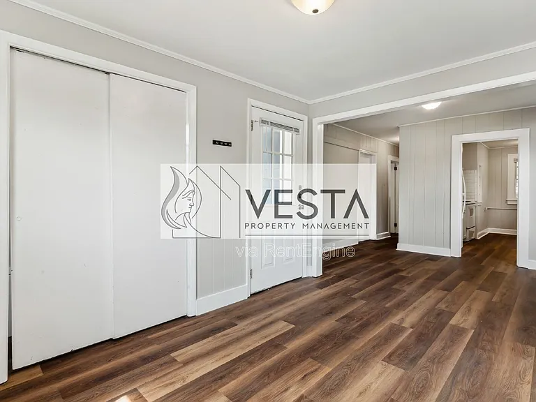 4 Farrwood Ave #8 — Photo 21