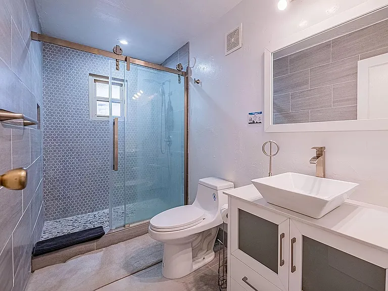 312 Quincy St NE — Photo 6