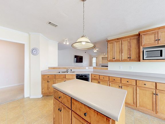 5th image of 271 Country Glen Ave