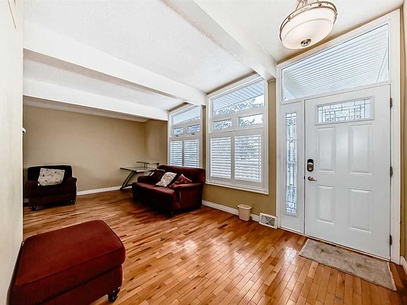 4th image of 4 N Clarendon Rd NW