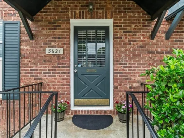 5621 Kingsport Dr, Sandy Springs, GA 30342