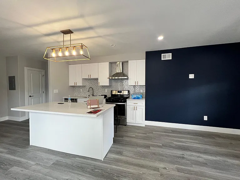 75 Plum St — Photo 2