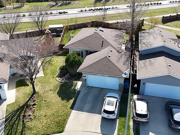 4th image of 152 Mount Rundle Rd W