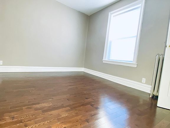 5th image of 180 Jewett Ave