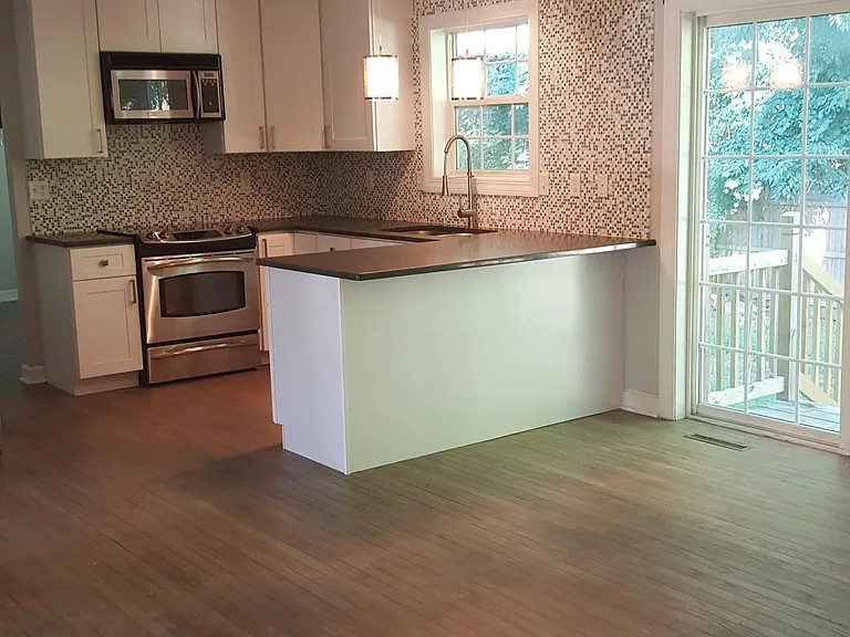 4 Round Table Rd — Photo 7