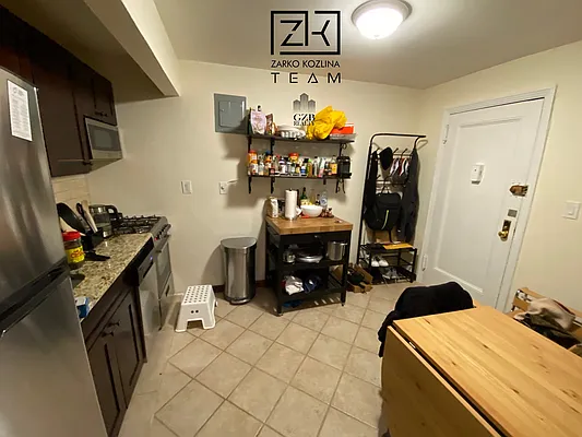 Rented by Avenues Real Estate | media 21