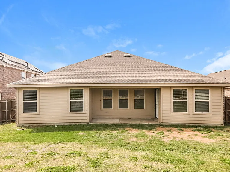922 Evergreen St — Photo 16