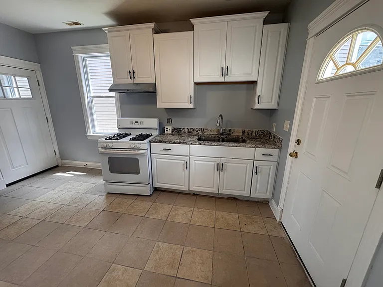 4718 S Wolcott Ave #2 — Photo 4