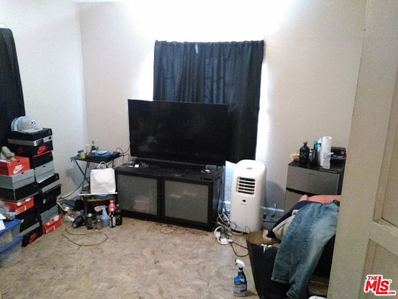 5th image of 9706 Zamora Ave
