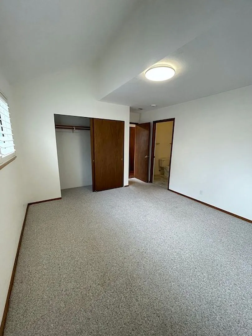 Quiet 2bd/2bath Condo with garage off of Myrtle — Photo 4