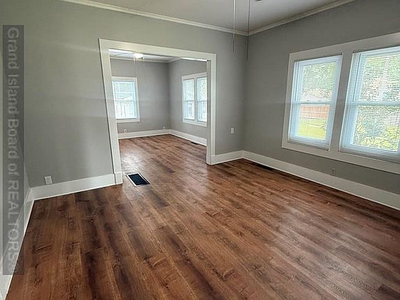 2nd image of 327 S Kimball St
