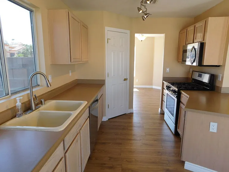 400 Opal Dr — Photo 30