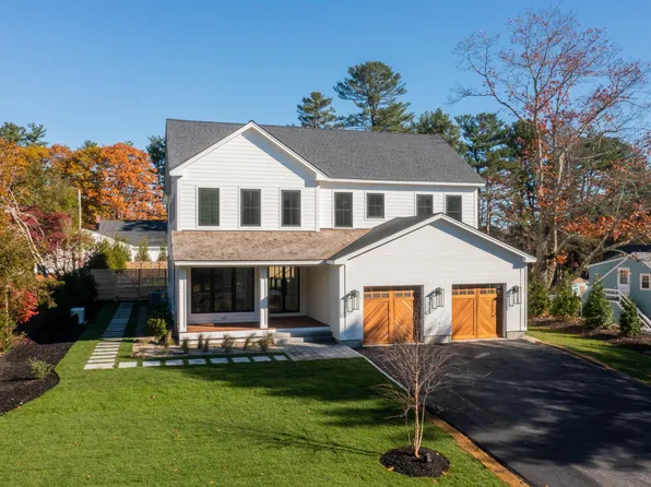 7 Hedgerow Drive, Falmouth, ME 04105