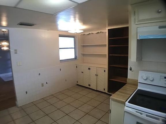 4th image of 355 Bamboo Dr