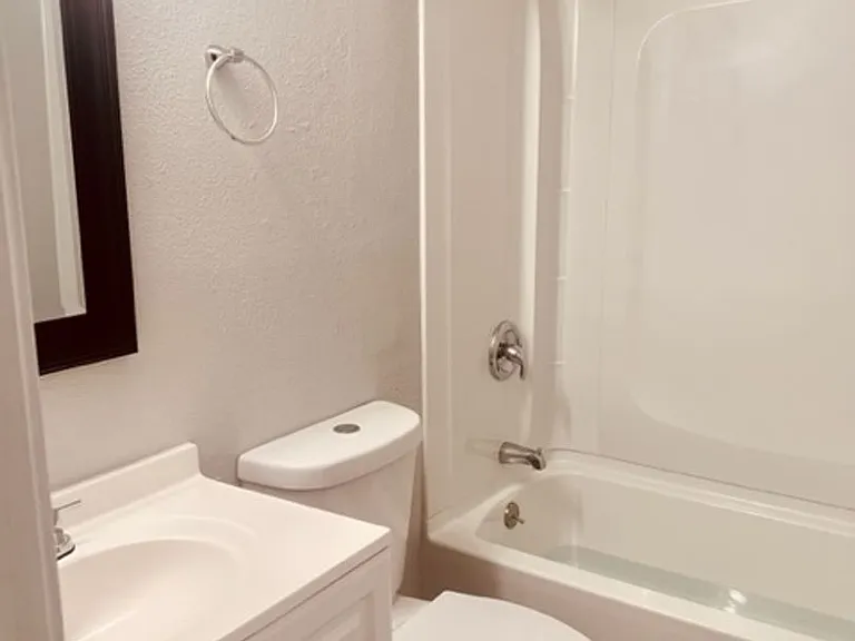 8326 Walden Rd E — Photo 10